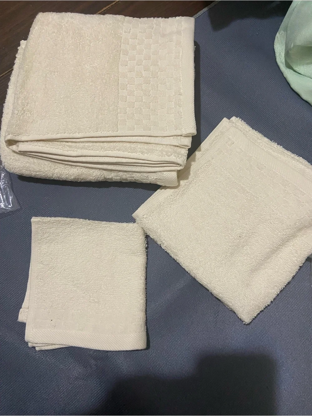 Myown Ultra Soft 3 Pk Popcorn Border Towel Set, Contains a Bath Towels 27 X 55